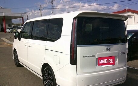 Honda Stepwgn, 2022 год, 2 327 000 рублей, 6 фотография