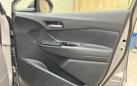 Toyota C-HR I рестайлинг, 2022 год, 1 613 000 рублей, 8 фотография