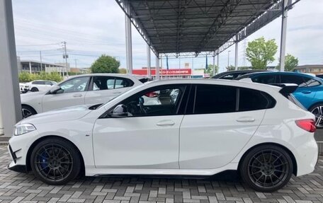 BMW 1 серия, 2022 год, 1 560 000 рублей, 5 фотография