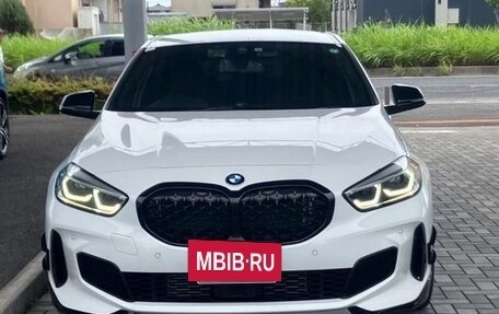 BMW 1 серия, 2022 год, 1 560 000 рублей, 2 фотография