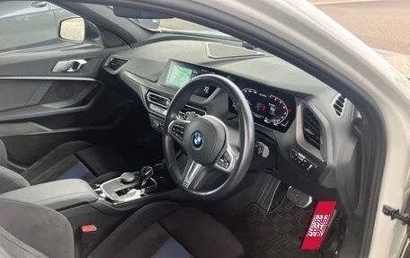 BMW 1 серия, 2022 год, 1 560 000 рублей, 14 фотография