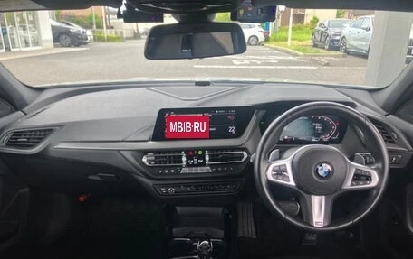 BMW 1 серия, 2022 год, 1 560 000 рублей, 13 фотография