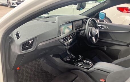 BMW 1 серия, 2022 год, 1 560 000 рублей, 31 фотография