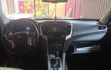 Mitsubishi L200 IV рестайлинг, 2022 год, 3 300 000 рублей, 9 фотография