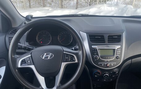 Hyundai Solaris II рестайлинг, 2013 год, 760 000 рублей, 11 фотография