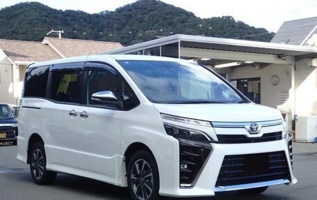 Toyota Voxy III, 2021 год, 2 311 000 рублей, 1 фотография