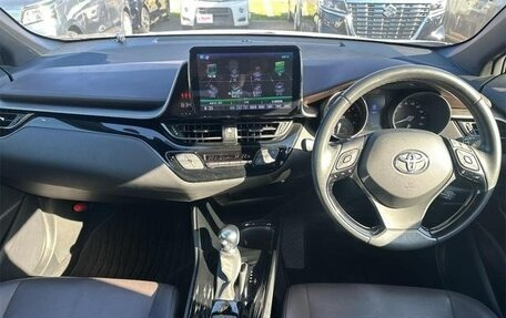 Toyota C-HR I рестайлинг, 2018 год, 1 608 000 рублей, 7 фотография