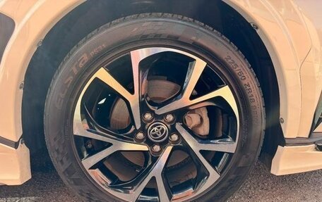 Toyota C-HR I рестайлинг, 2021 год, 1 705 000 рублей, 8 фотография