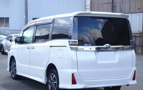 Toyota Voxy III, 2021 год, 2 311 000 рублей, 5 фотография