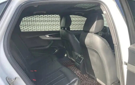 Audi A4, 2018 год, 1 750 750 рублей, 10 фотография