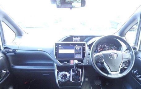 Toyota Voxy III, 2021 год, 2 311 000 рублей, 9 фотография