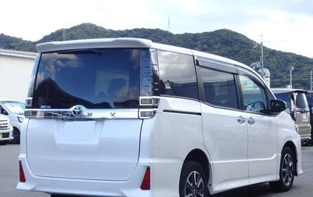 Toyota Voxy III, 2021 год, 2 311 000 рублей, 7 фотография