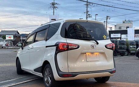 Toyota Sienta II, 2022 год, 1 142 000 рублей, 2 фотография