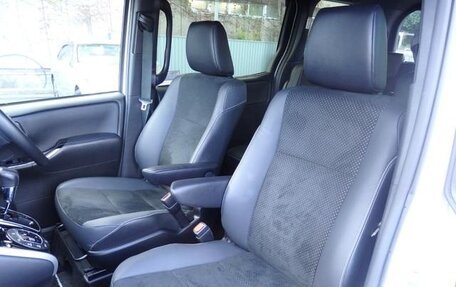 Toyota Voxy III, 2021 год, 2 311 000 рублей, 28 фотография