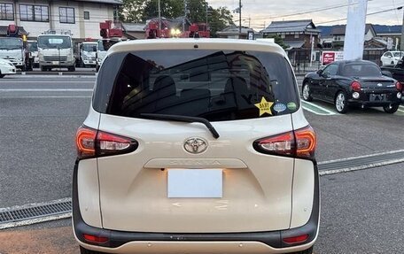 Toyota Sienta II, 2022 год, 1 142 000 рублей, 3 фотография