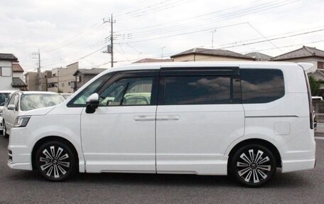 Honda Stepwgn, 2022 год, 2 321 000 рублей, 2 фотография