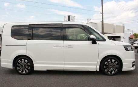 Honda Stepwgn, 2022 год, 2 321 000 рублей, 6 фотография