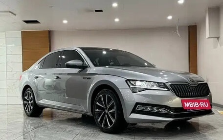Skoda Superb III рестайлинг, 2024 год, 2 340 000 рублей, 3 фотография