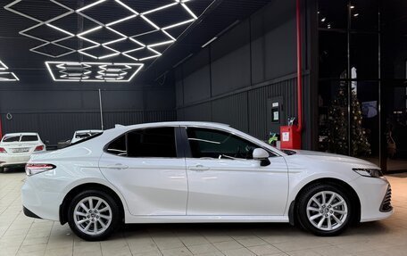 Toyota Camry, 2021 год, 3 200 000 рублей, 2 фотография