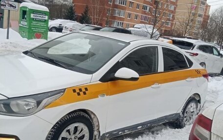 Hyundai Solaris II рестайлинг, 2017 год, 620 000 рублей, 1 фотография
