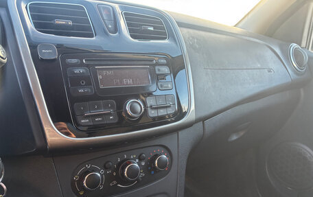 Renault Logan II, 2016 год, 800 000 рублей, 9 фотография