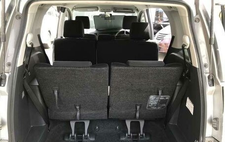 Toyota ISis I, 2016 год, 1 105 000 рублей, 21 фотография