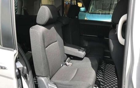 Toyota ISis I, 2016 год, 1 105 000 рублей, 18 фотография