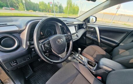 Toyota RAV4, 2018 год, 2 400 000 рублей, 2 фотография