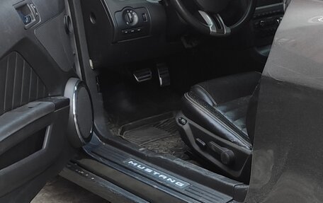 Ford Mustang VI рестайлинг, 2009 год, 2 000 000 рублей, 6 фотография