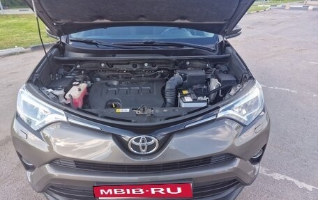 Toyota RAV4, 2018 год, 2 400 000 рублей, 3 фотография