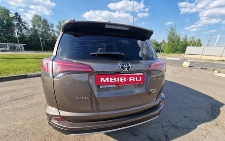 Toyota RAV4, 2018 год, 2 400 000 рублей, 14 фотография