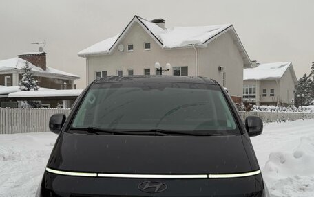 Hyundai Staria, 2022 год, 6 000 000 рублей, 2 фотография