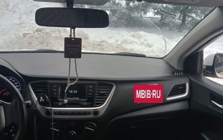 Hyundai Solaris II рестайлинг, 2017 год, 620 000 рублей, 5 фотография