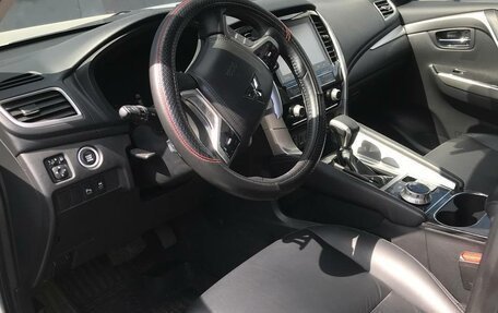 Mitsubishi Pajero Sport III рестайлинг, 2022 год, 3 990 000 рублей, 7 фотография