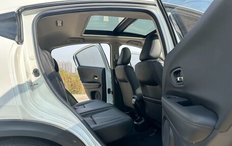 Honda Vezel, 2021 год, 1 340 000 рублей, 21 фотография