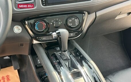 Honda Vezel, 2021 год, 1 340 000 рублей, 15 фотография