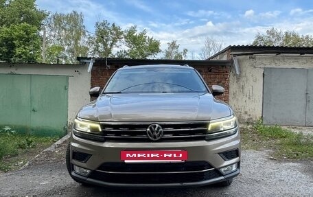 Volkswagen Tiguan II, 2017 год, 2 550 000 рублей, 2 фотография