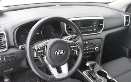 KIA Sportage IV рестайлинг, 2020 год, 2 376 000 рублей, 10 фотография