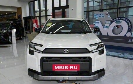 Toyota RAV4, 2025 год, 4 800 000 рублей, 2 фотография