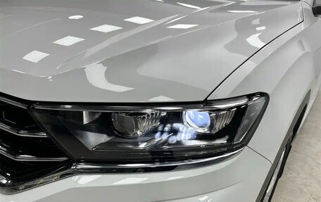 Volkswagen T-Roc I, 2023 год, 2 130 000 рублей, 6 фотография