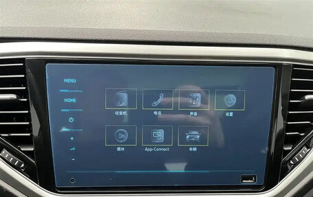 Volkswagen T-Roc I, 2023 год, 2 130 000 рублей, 11 фотография