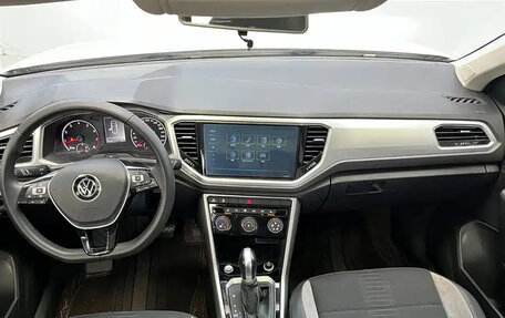 Volkswagen T-Roc I, 2023 год, 2 130 000 рублей, 9 фотография