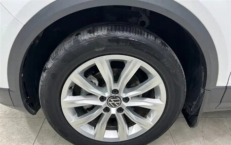 Volkswagen T-Roc I, 2023 год, 2 130 000 рублей, 8 фотография