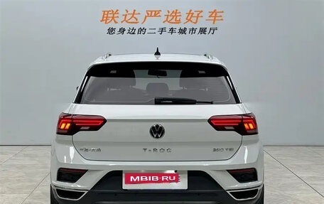 Volkswagen T-Roc I, 2023 год, 2 130 000 рублей, 5 фотография