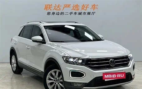 Volkswagen T-Roc I, 2023 год, 2 130 000 рублей, 3 фотография