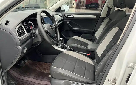 Volkswagen T-Roc I, 2023 год, 2 130 000 рублей, 18 фотография