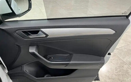 Volkswagen T-Roc I, 2023 год, 2 130 000 рублей, 19 фотография