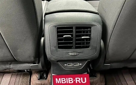 Volkswagen T-Roc I, 2023 год, 2 130 000 рублей, 22 фотография