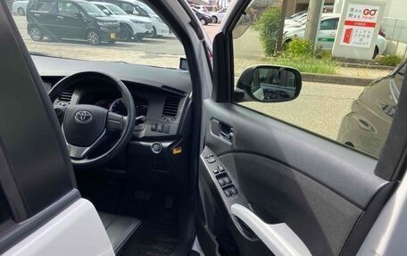 Toyota ISis I, 2013 год, 1 044 000 рублей, 5 фотография