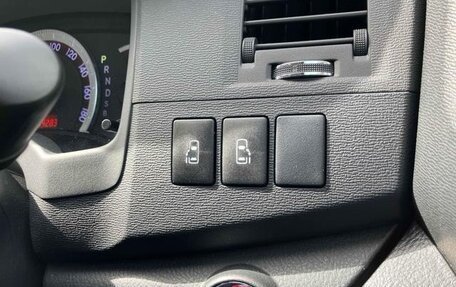 Toyota ISis I, 2013 год, 1 044 000 рублей, 13 фотография